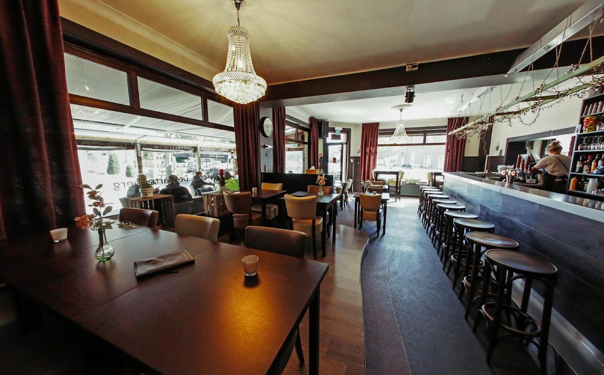 De Hartenberg Brasserie Ijssalon Café