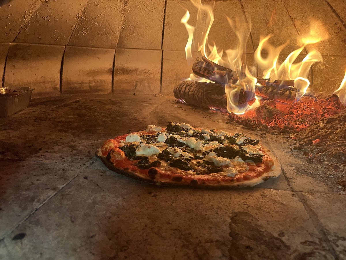 Delicia Pizza Restaurant Pizzeria Au Feu De Bois Photos 2