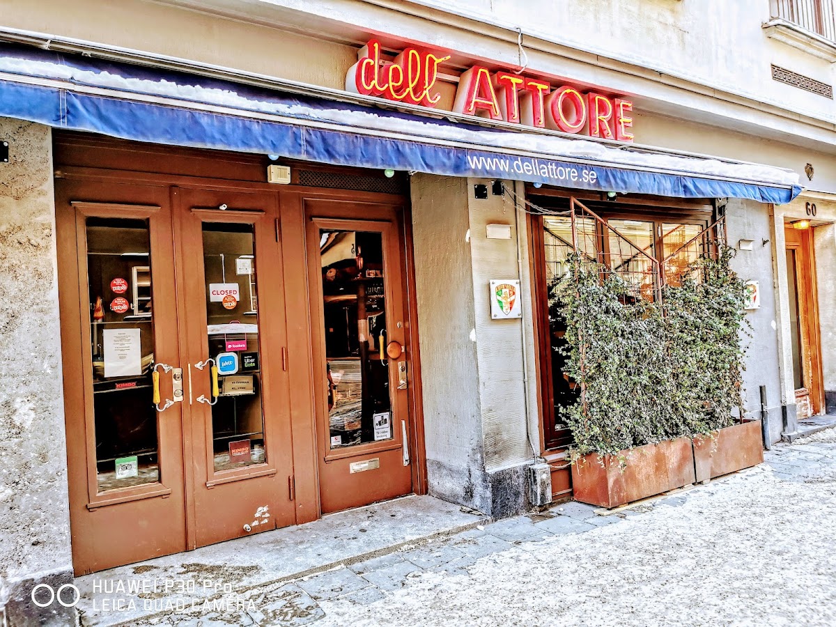 Dell Attore