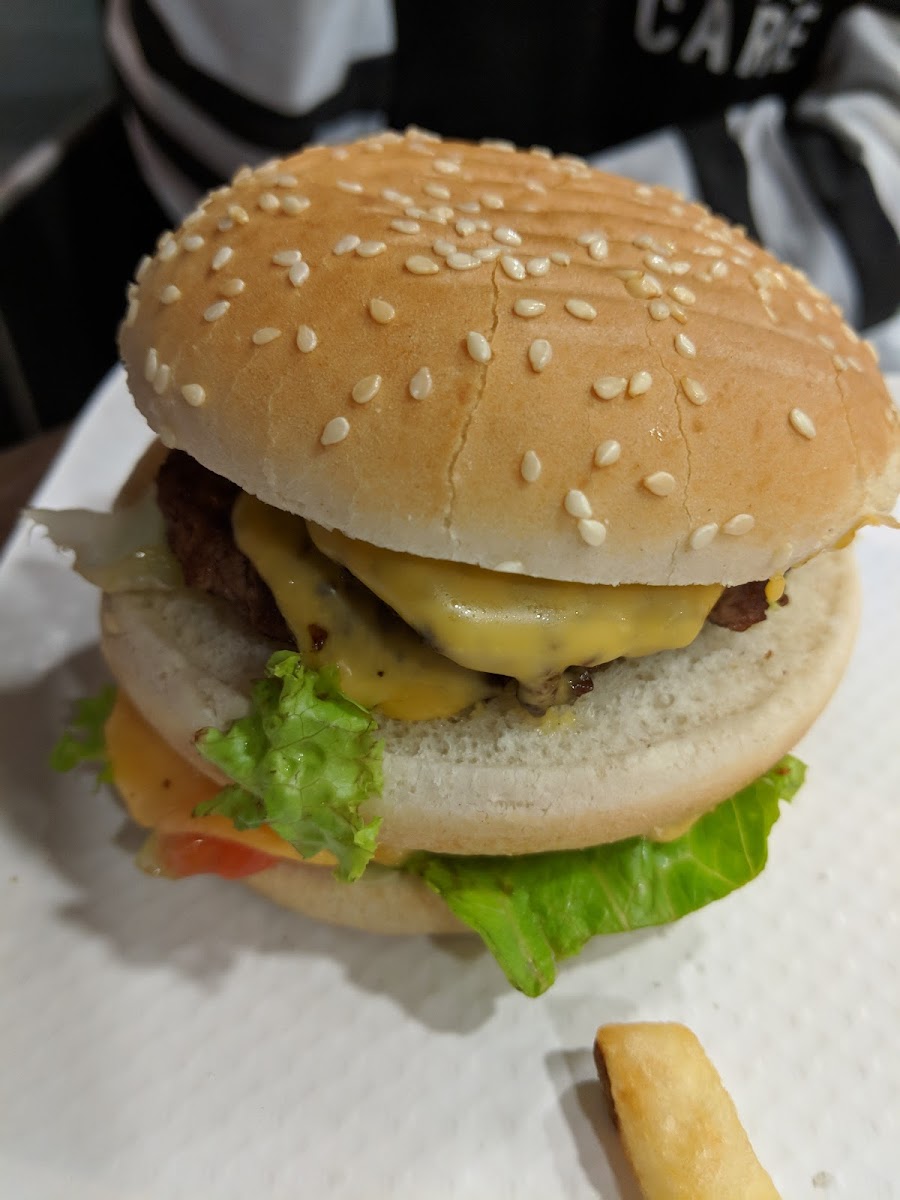 Deluxe Burgers Photos 9