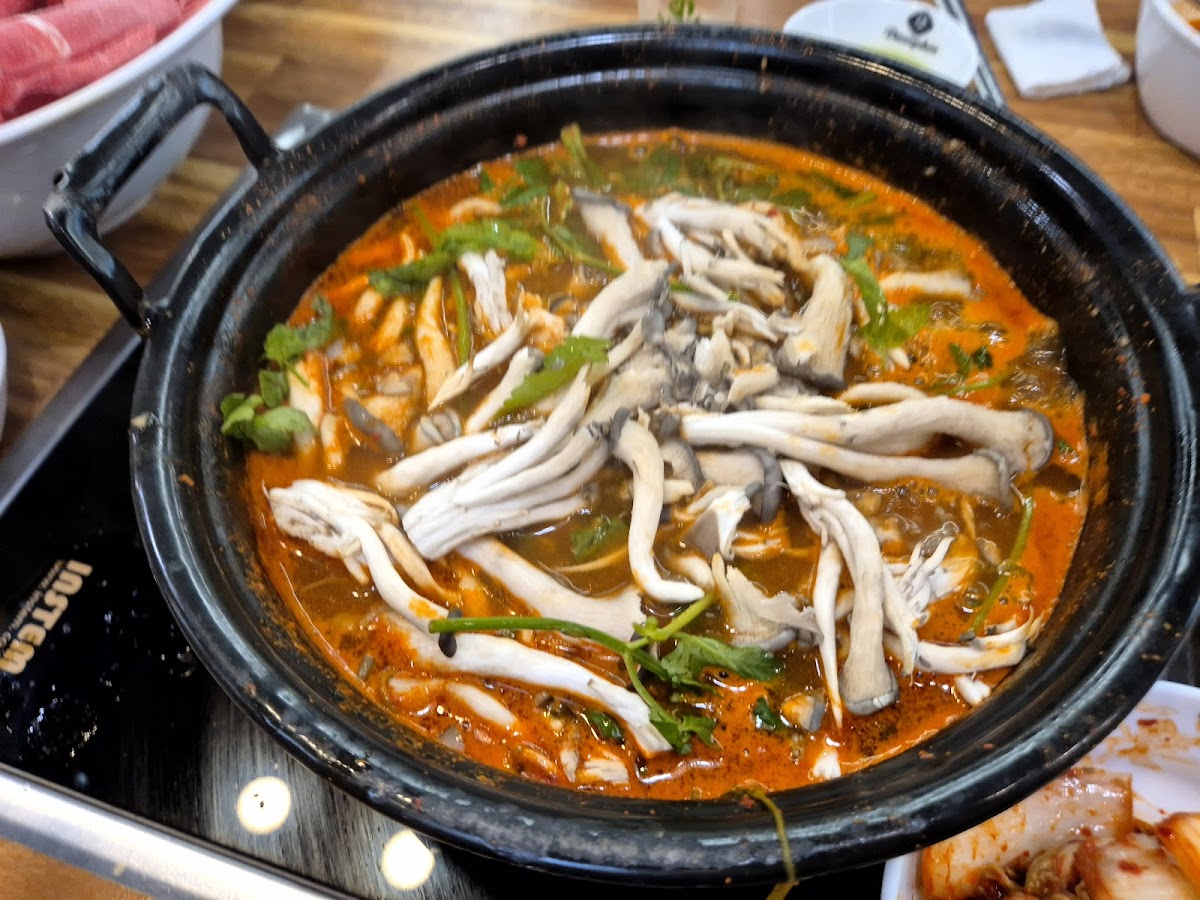 Deungchon Shabu Kalguksu Myeongdong Photos 9