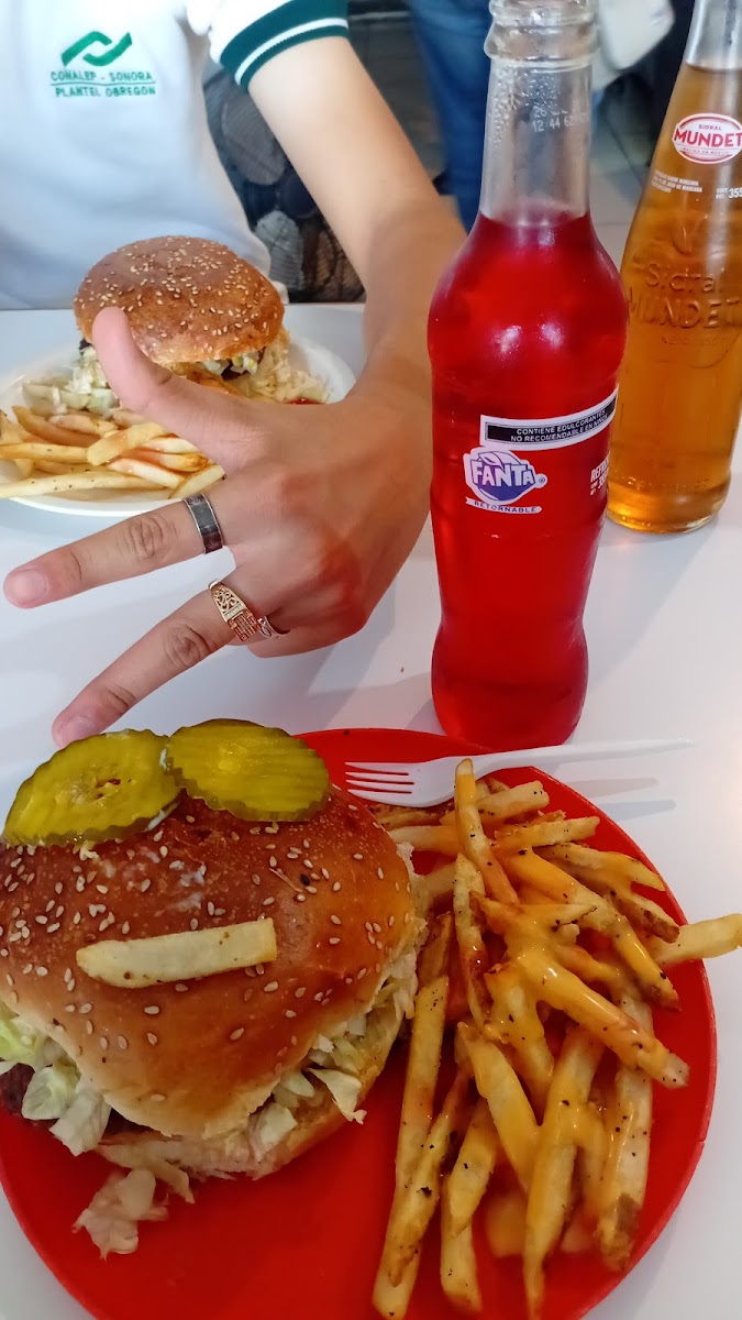 Dinos Burger Photos 9