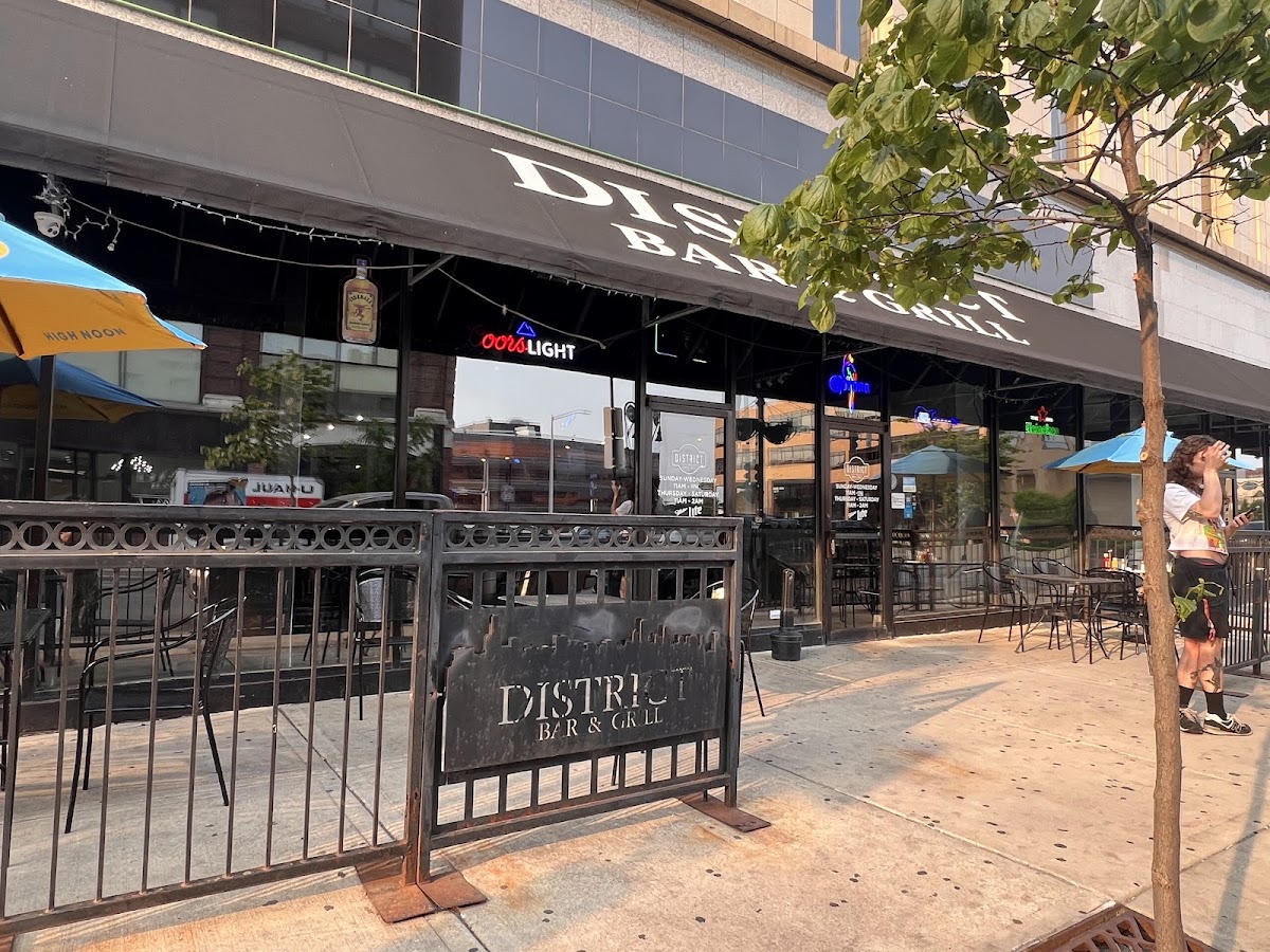 District Bar And Grill