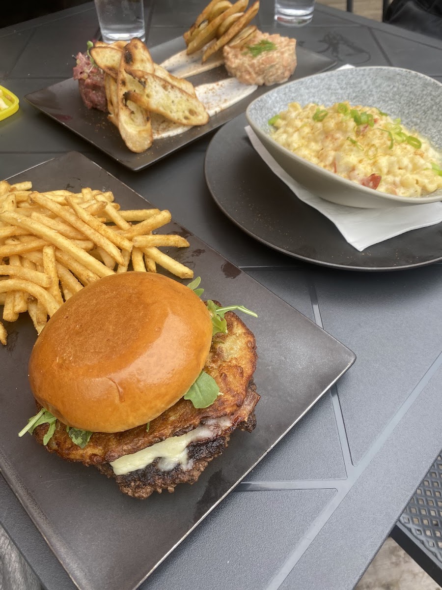 District Burger & Cocktails Photos 2