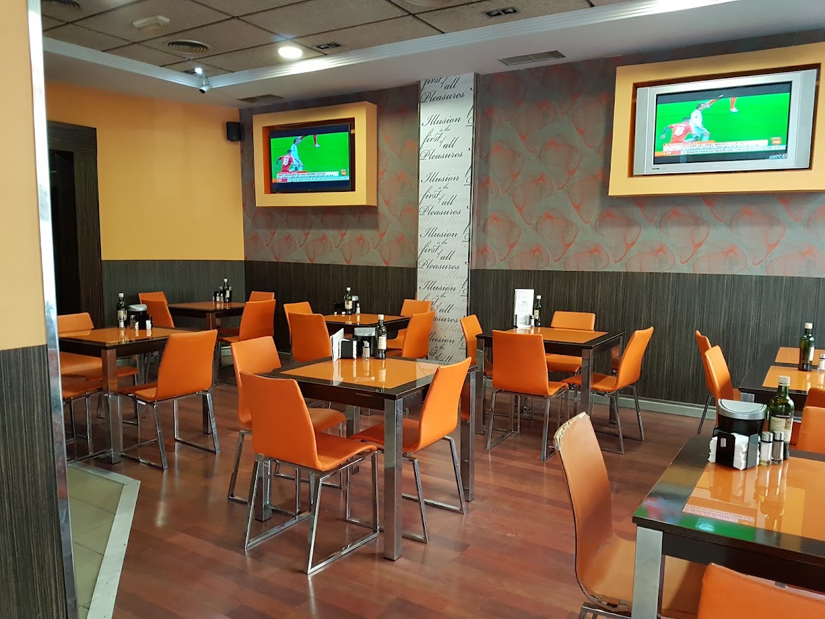 Dkfe Cafeteria Nueva Andalucia Photos 2