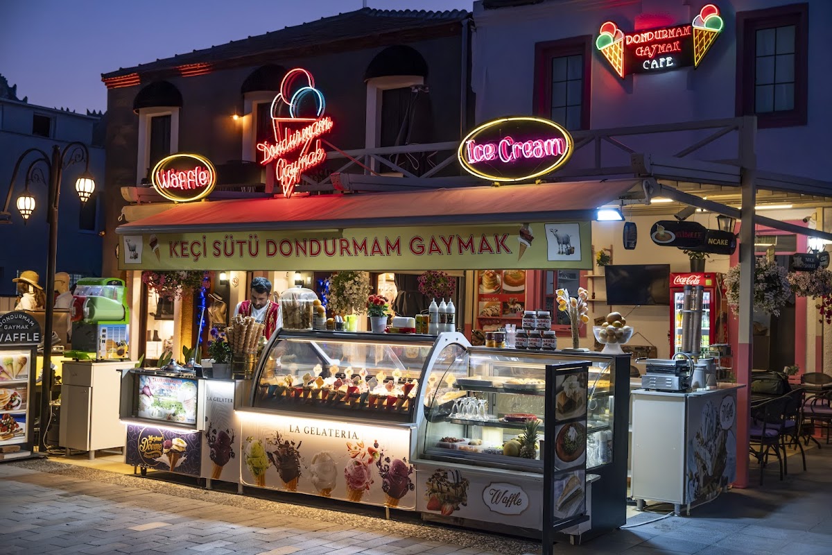 Dondurmam Gaymak Waffle Cafe Marmaris