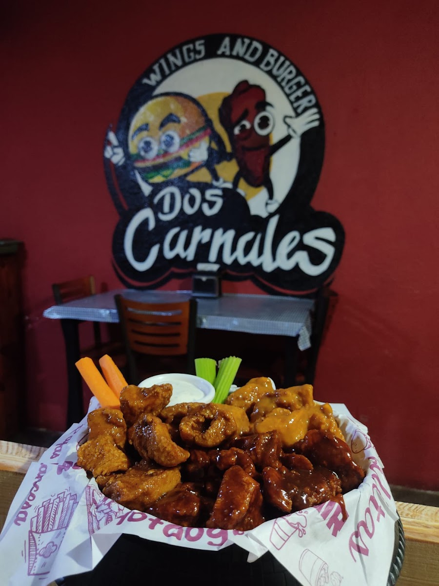 Dos Carnales Wings & Burguers