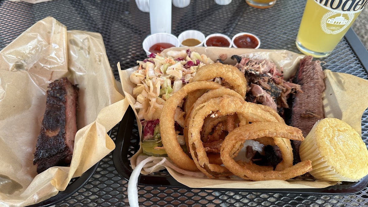 Dueling D's Bbq And Grill Photos 2
