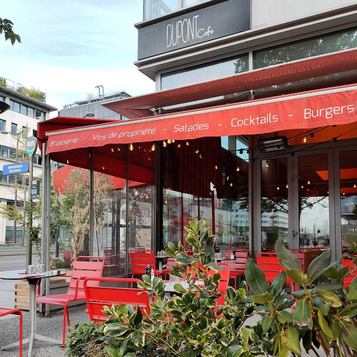 Dupont Café Bibliothèque