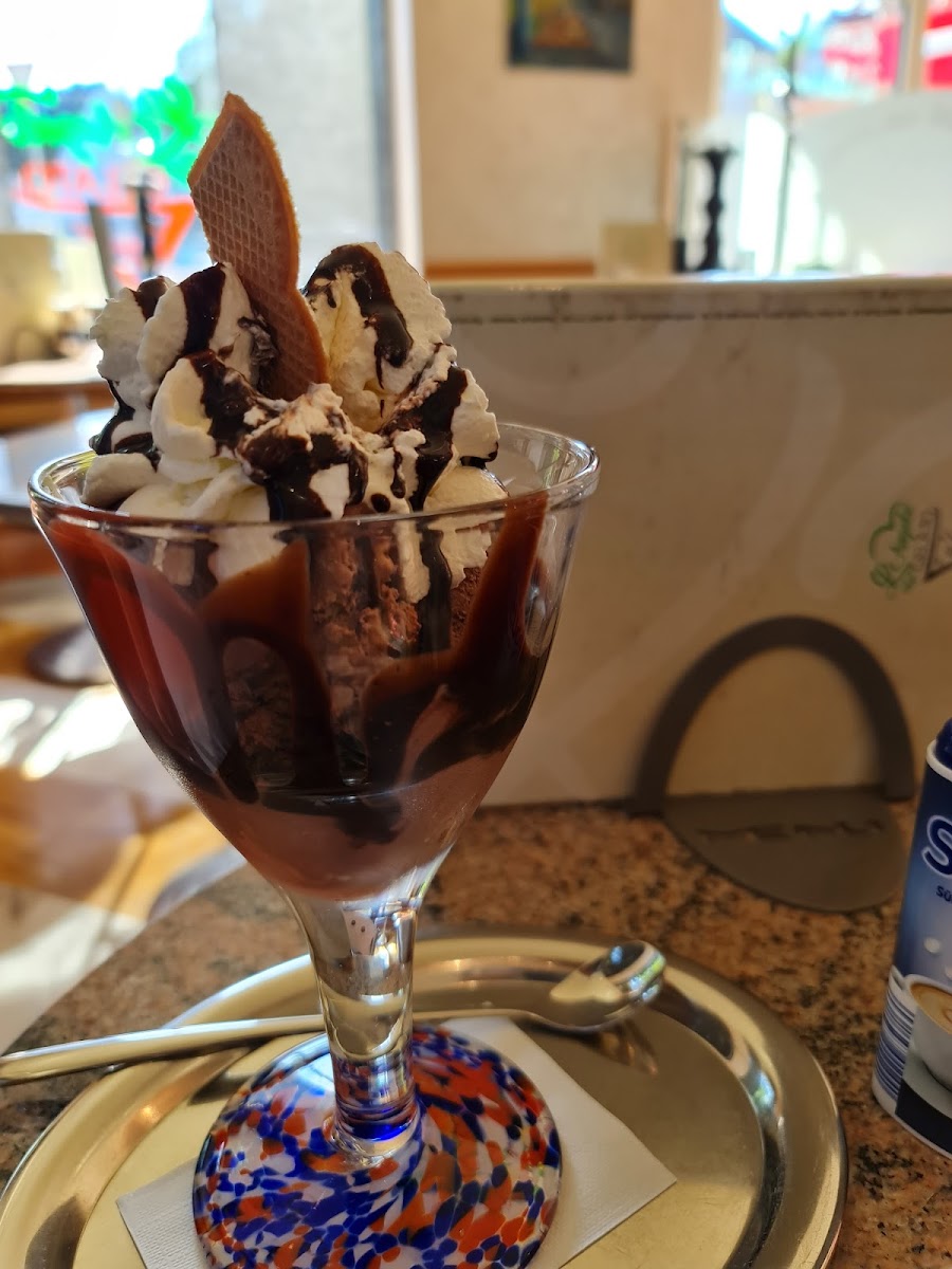Eiscafé L'angolo Del Gelato Photos 9