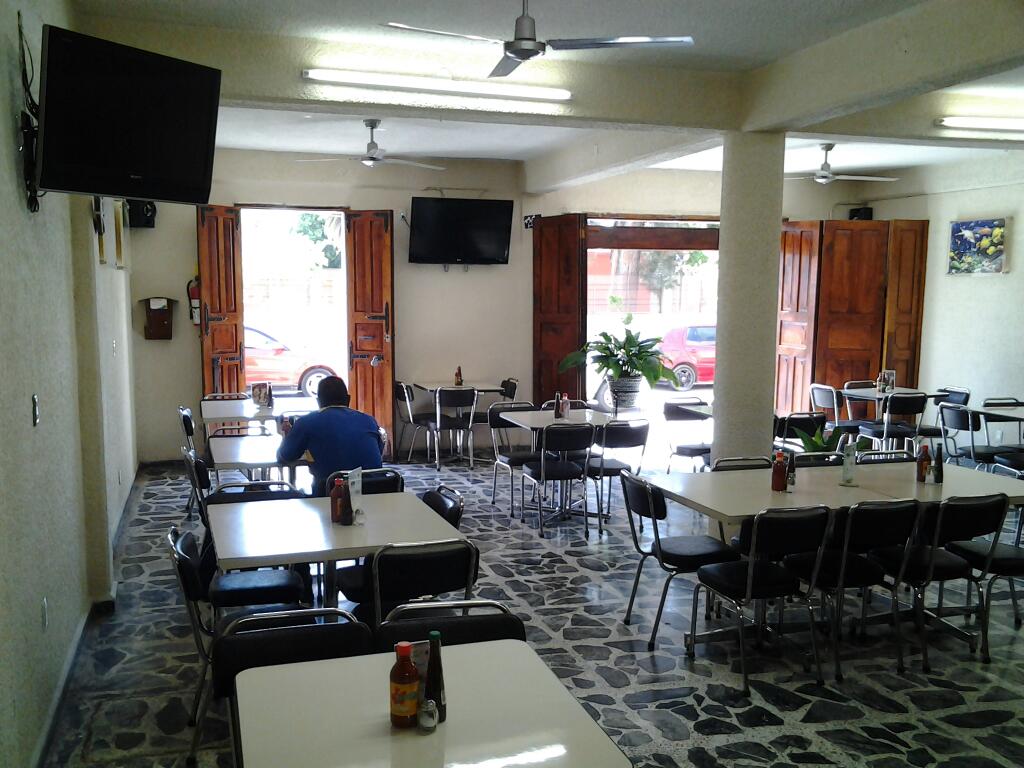 El Delfín Pescados Y Mariscos Photos 2