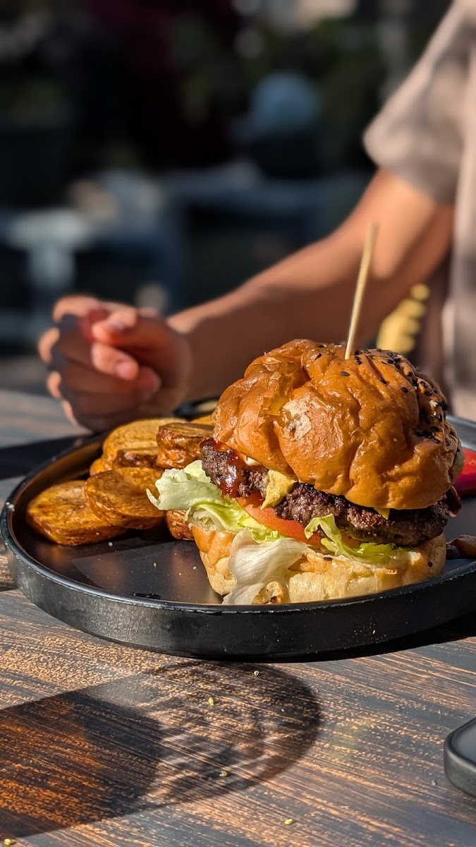 El Local By Slowburger Photos 9