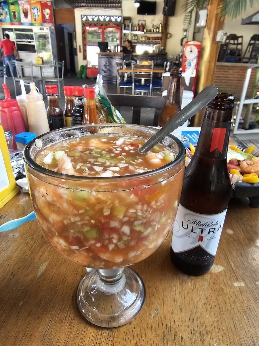 El Paisa Mariscos Y Sushi Photos 9