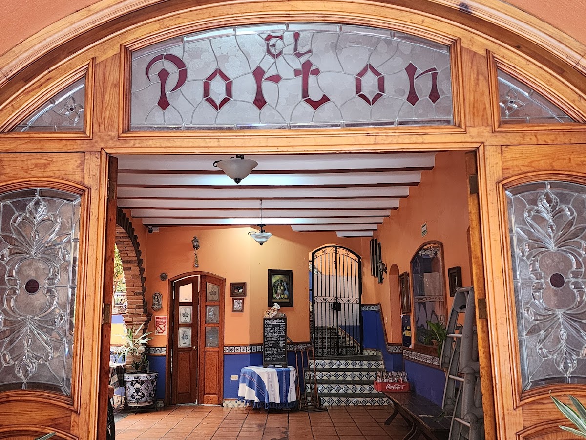 El Portón