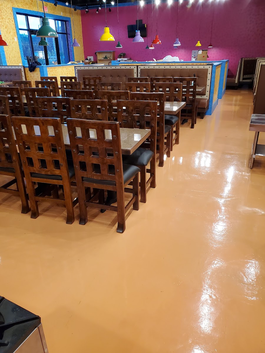 El Sazón Bar & Grill