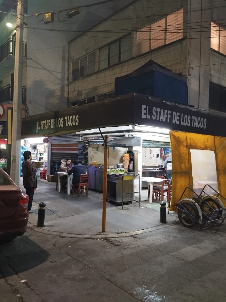 El Staff De Los Tacos