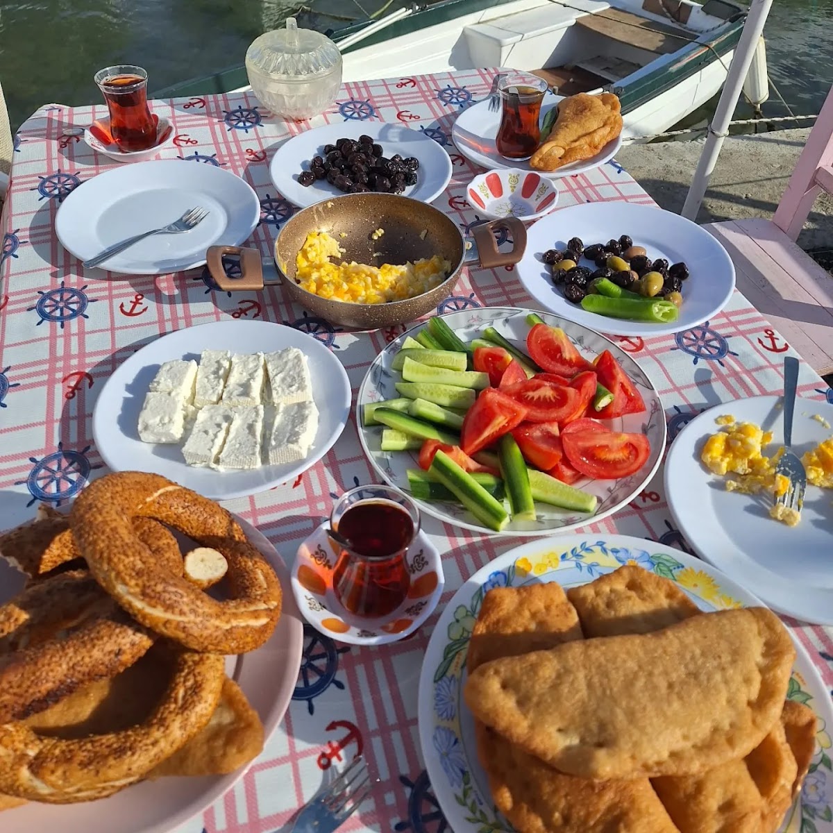 Çeşmealtı Çay Bahçesi Balık Ekmek Photos 2