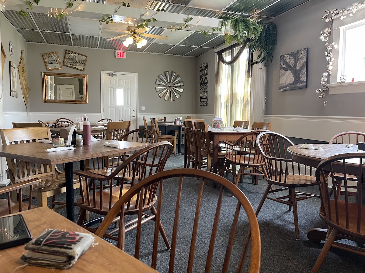 Emmy’S Restaurant
