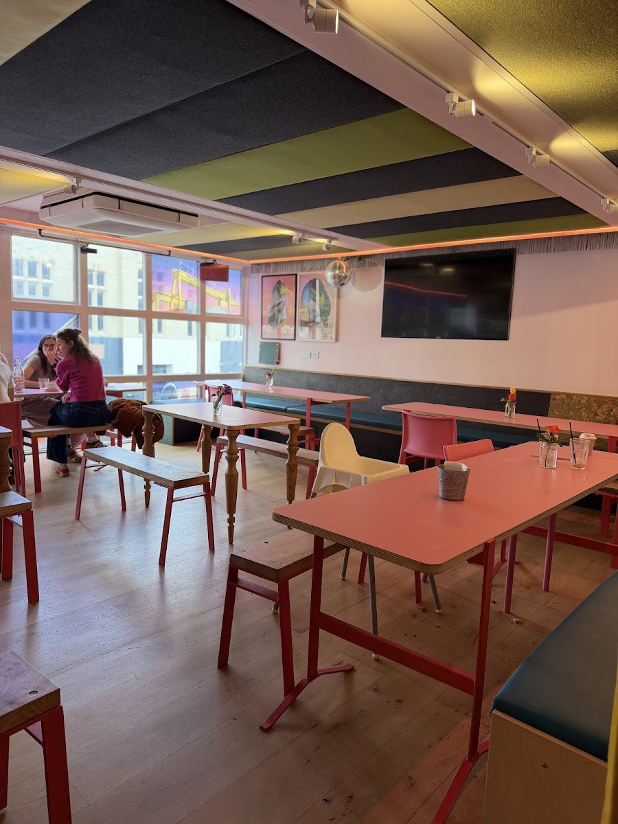 Ernest Cafe Bar Photos 2