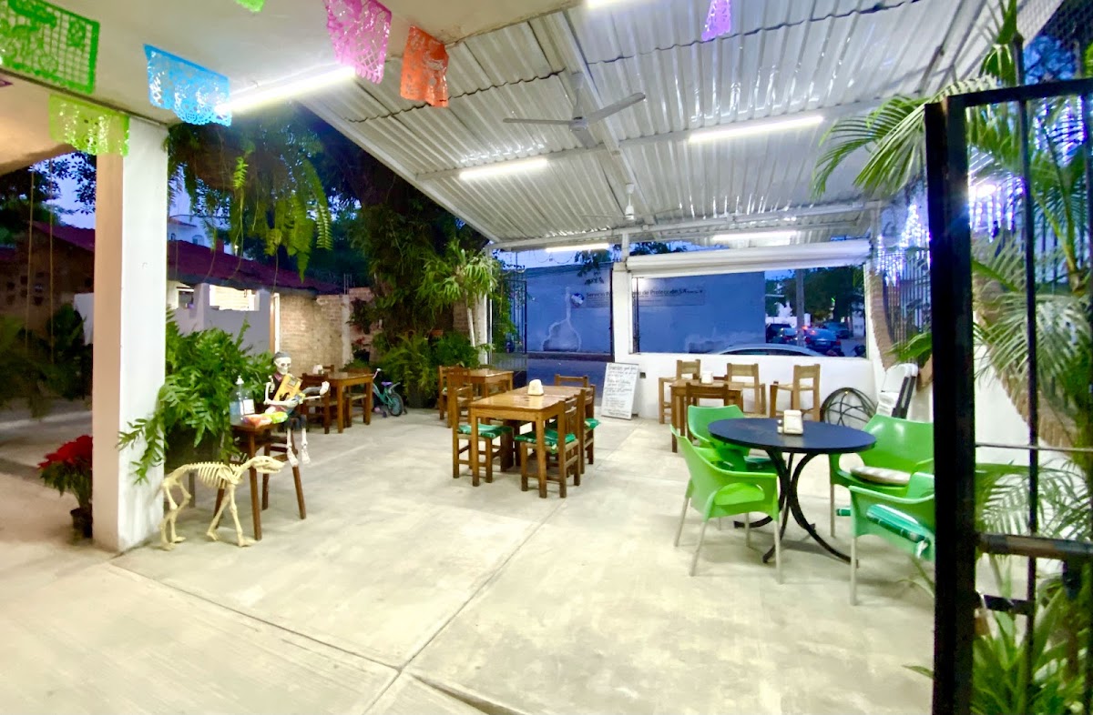 Ernesto's Good Grub