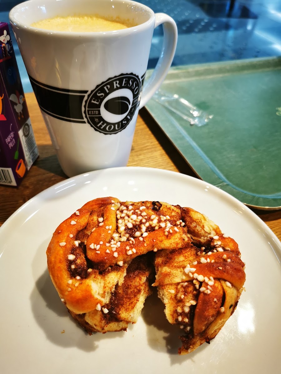 Espresso House Helsinki-Vantaa Airport Airside Photos 9