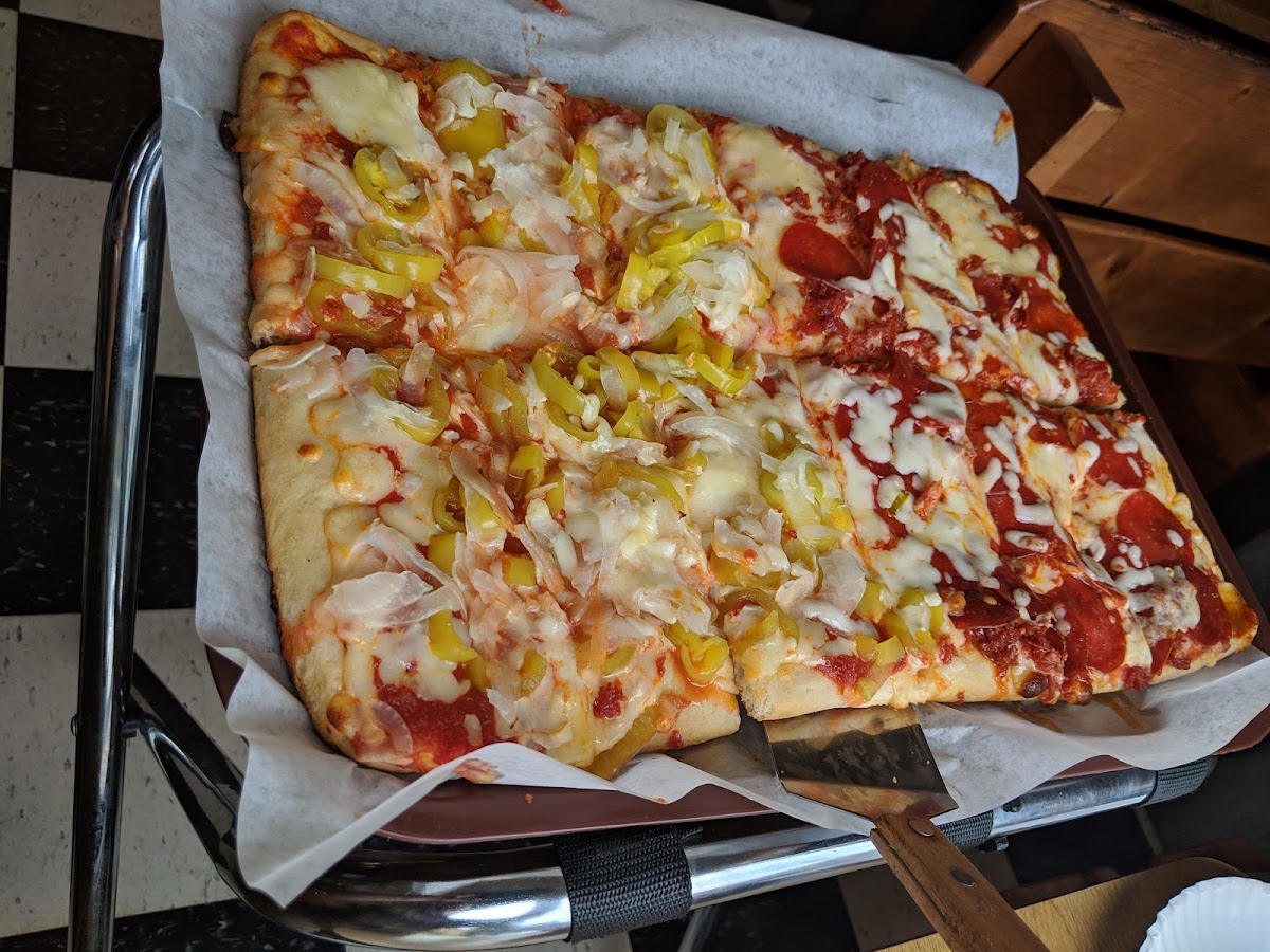Ferri's Pizza Photos 9