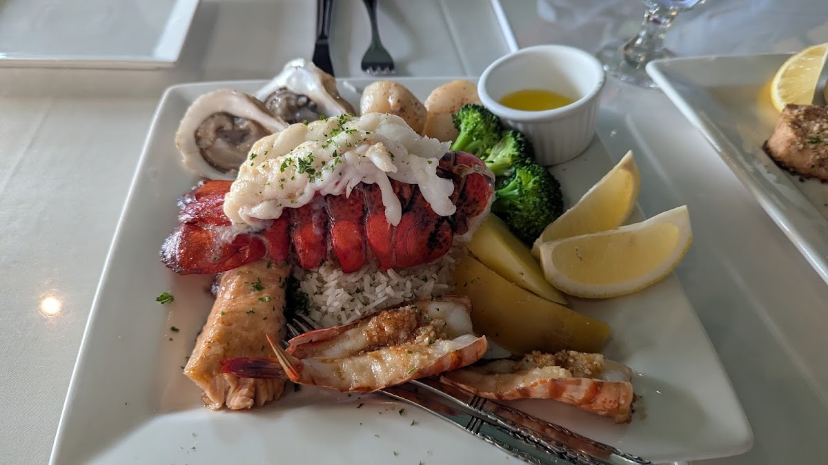 Flipper's Seafood Restaurant Photos 2
