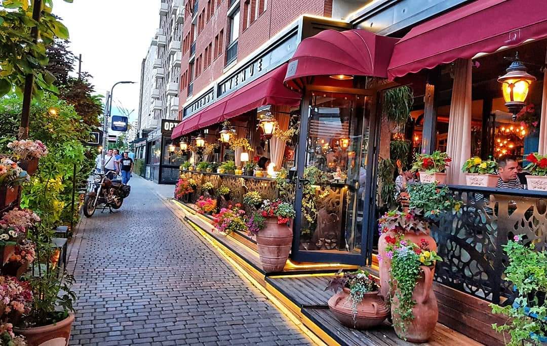 Friends Avenue