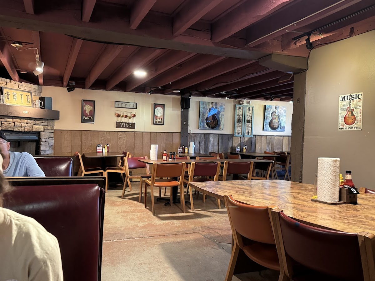 Frosty's Good Food & Fine Spirits