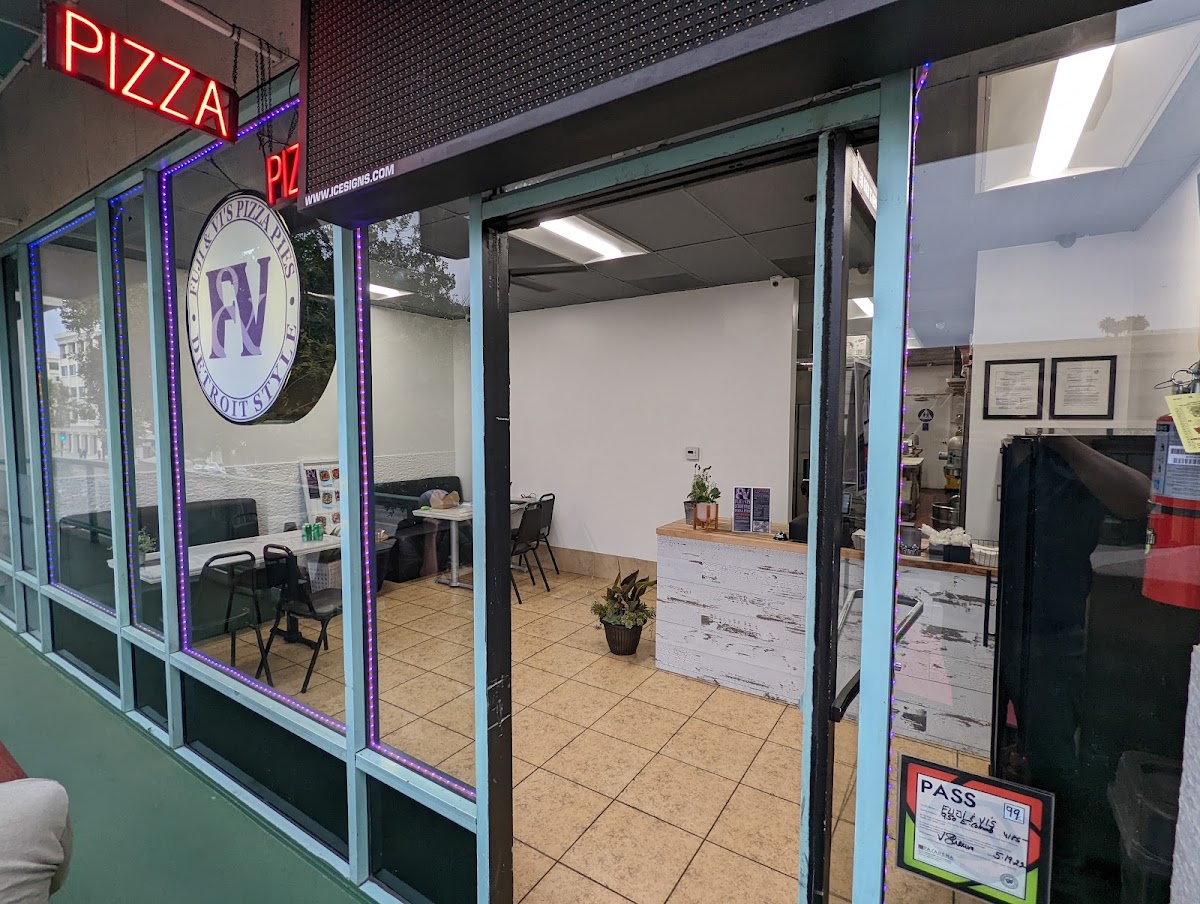 Fuji & Vi's Pizza
