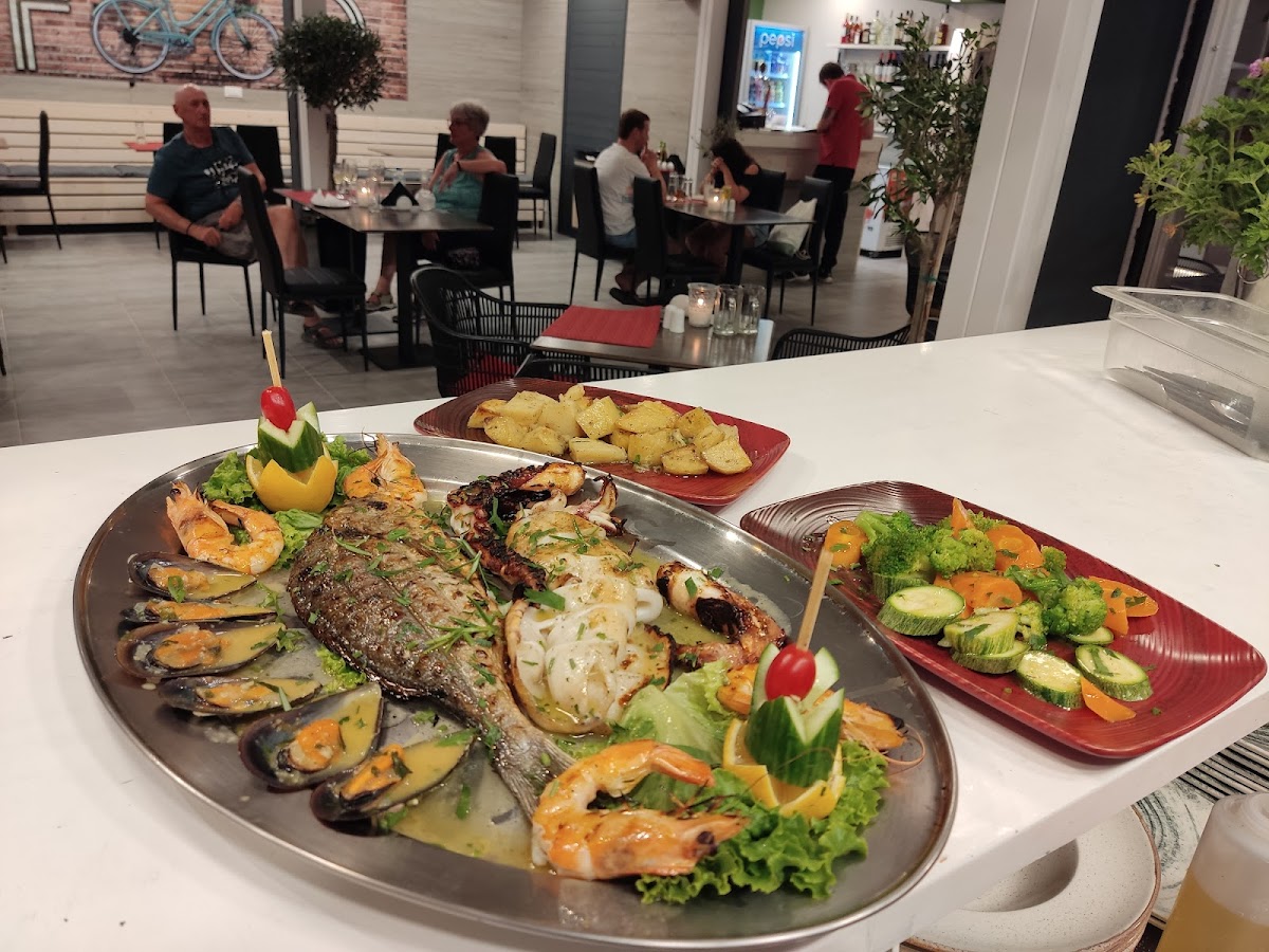George's Grill House Photos 2