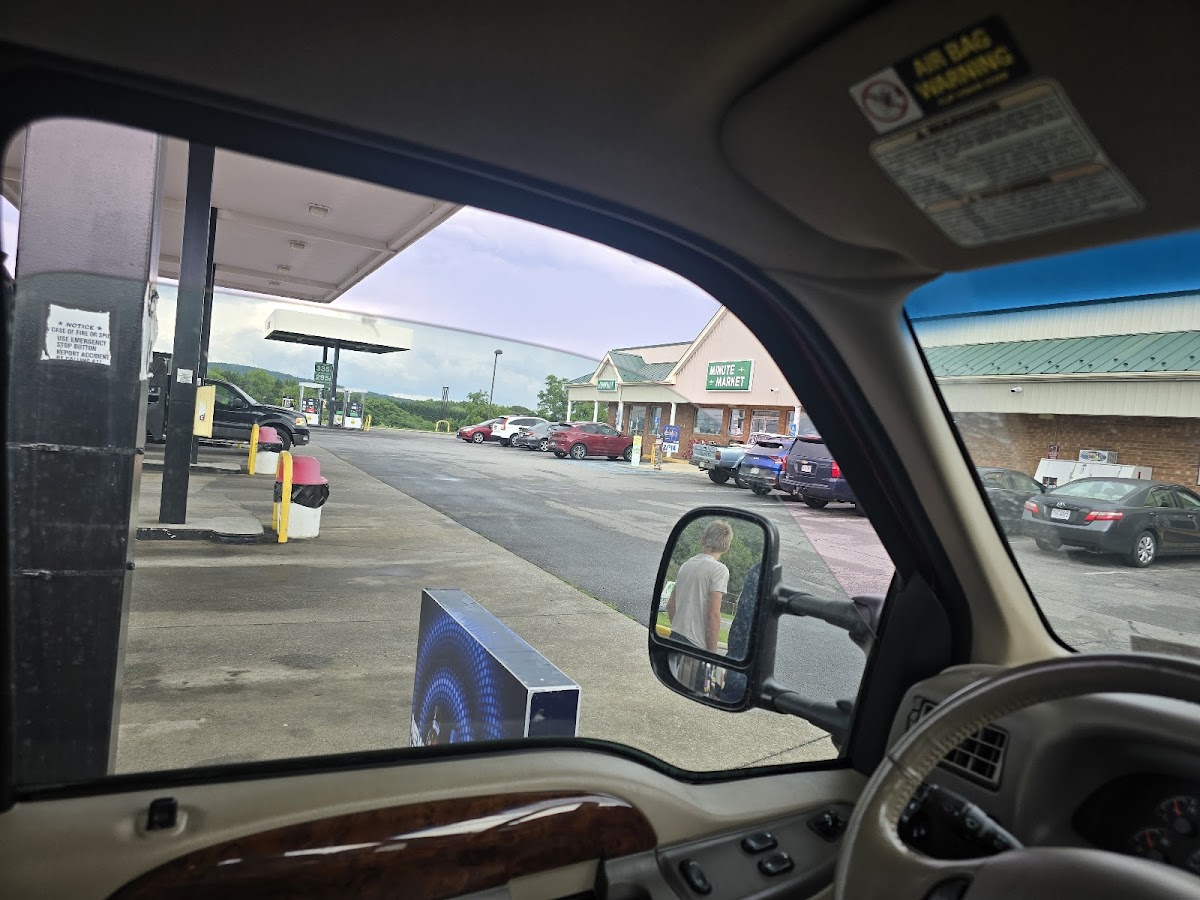 Glade Hill Minute Market Photos 2