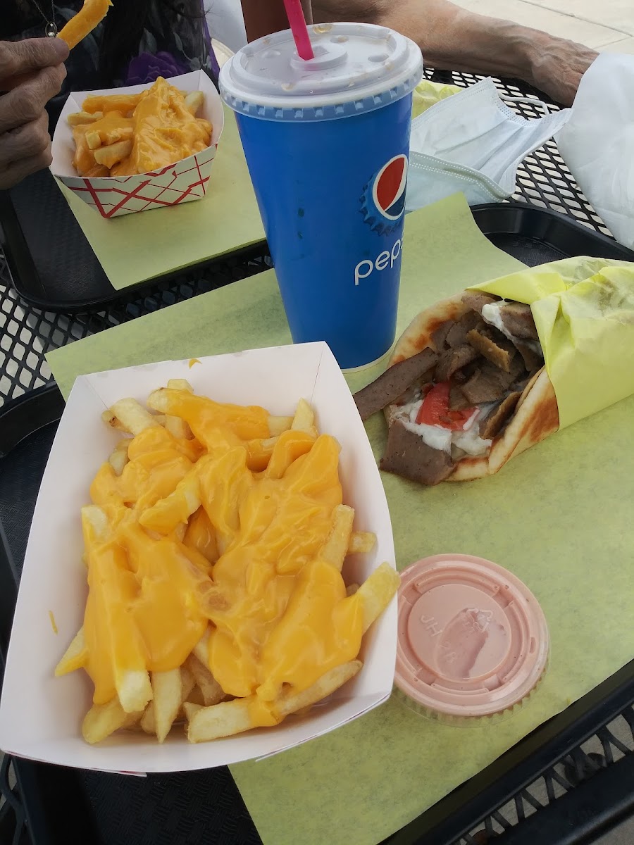 Golden Gyros Photos 9