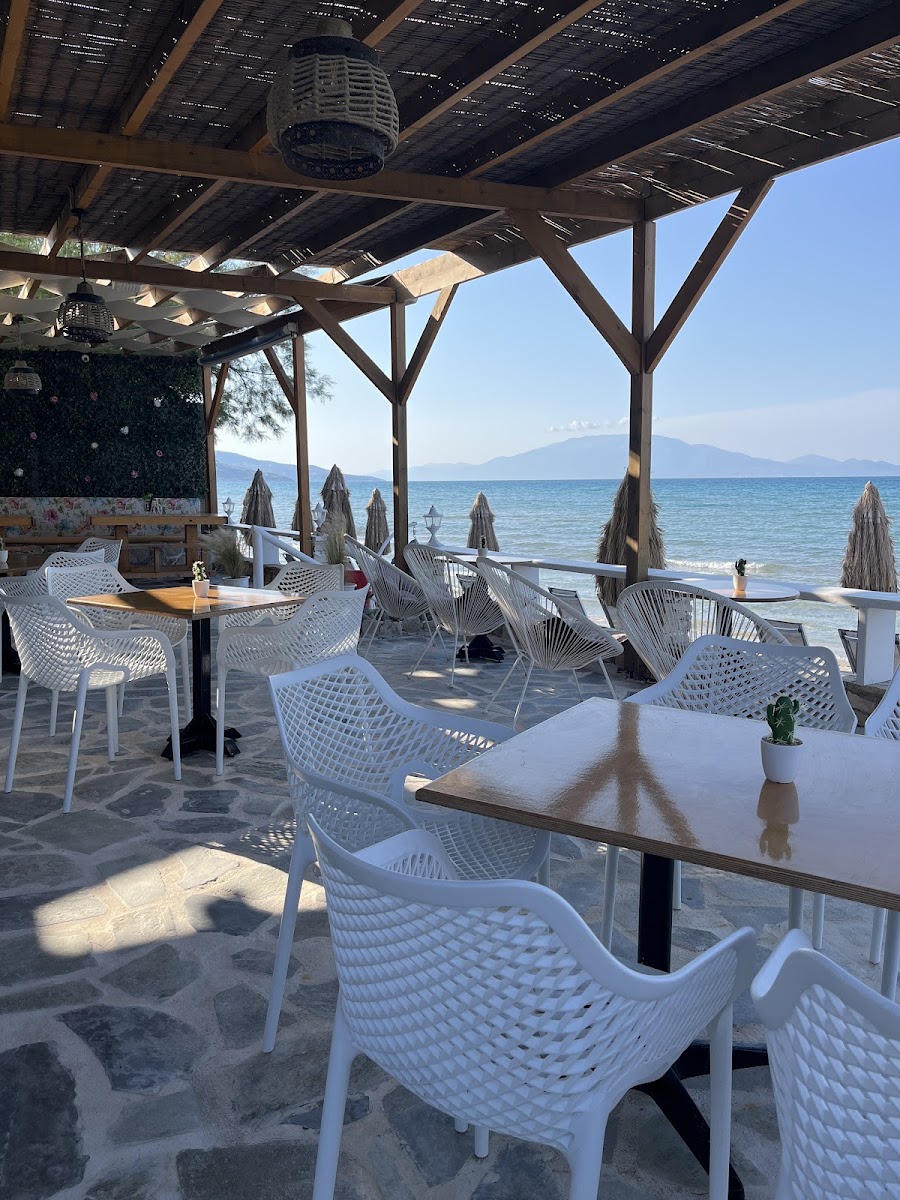 Hakuna Matata Beach Bar