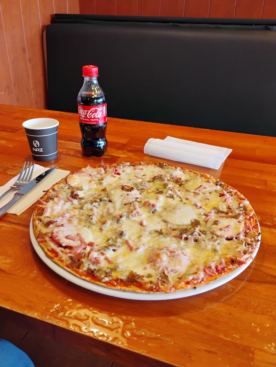 Hallis Kebab Pizzeria Photos 2