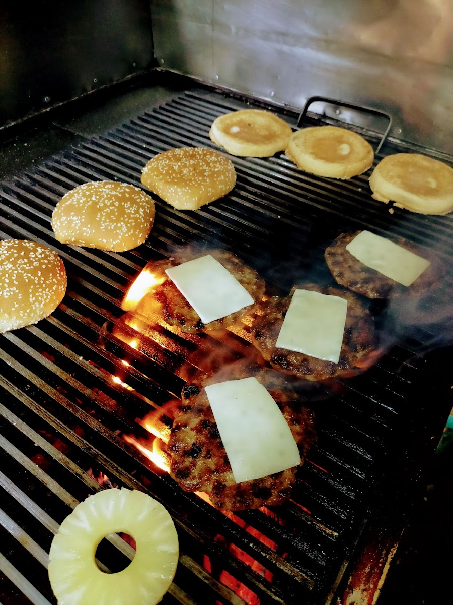 Hamburguesas Al Carbón