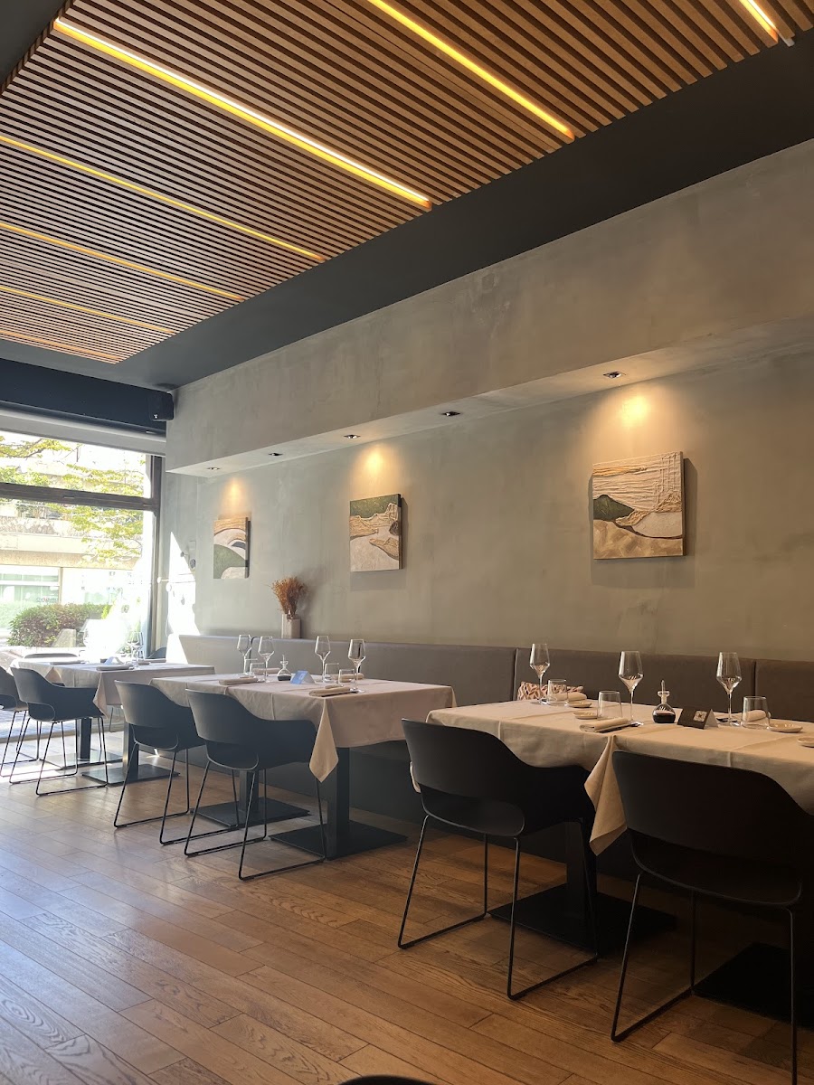 Hana-Kaze Sushi Lounge