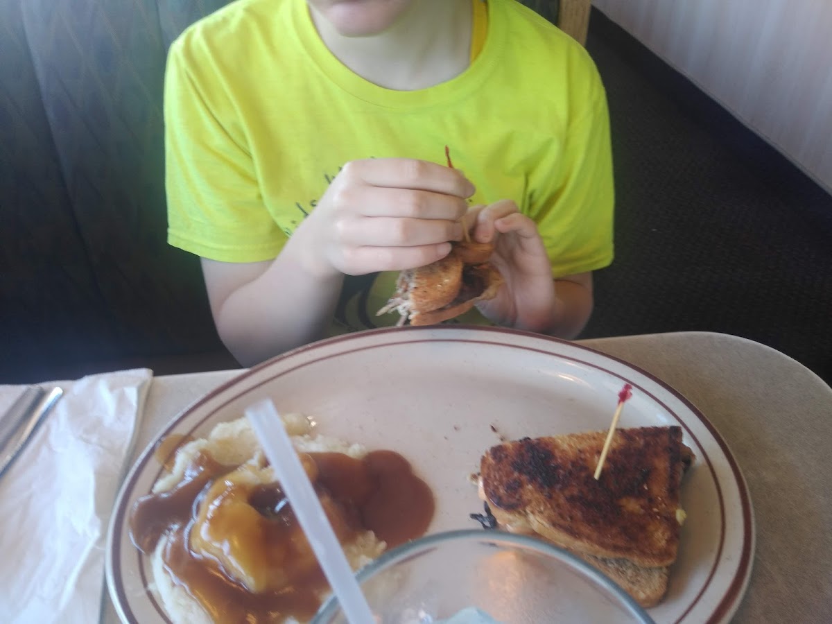 Hilltop Inn Family Dining Photos 9