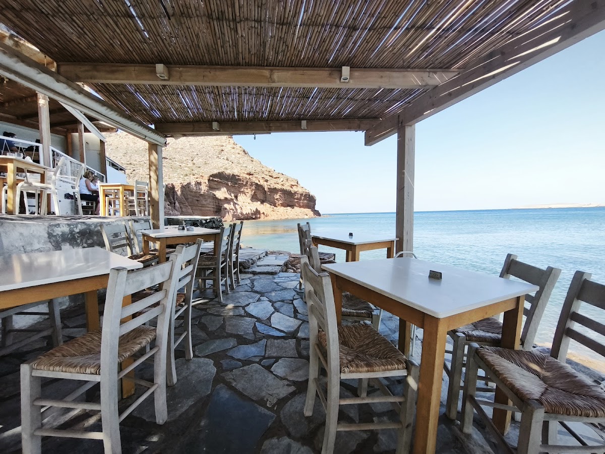 Hiona Taverna