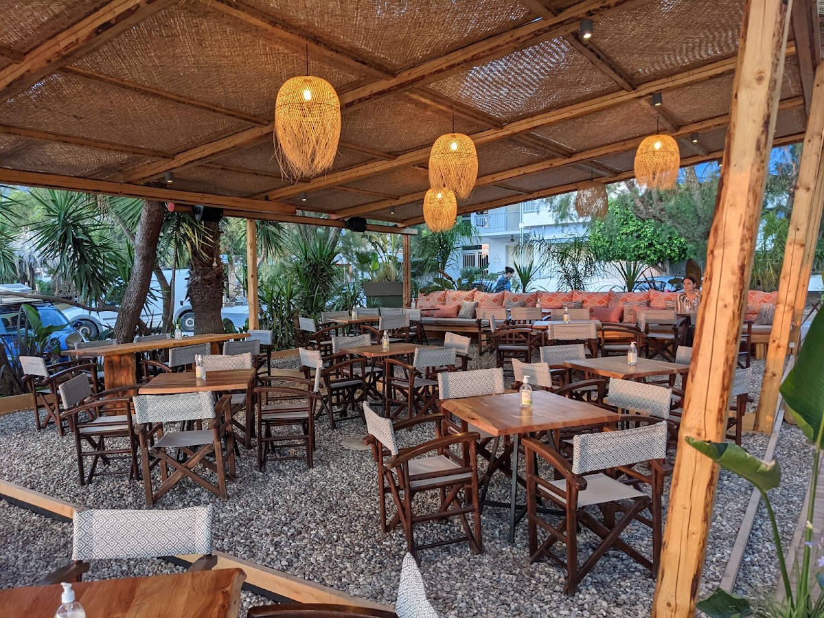 Hippie Beach Eatery Bar