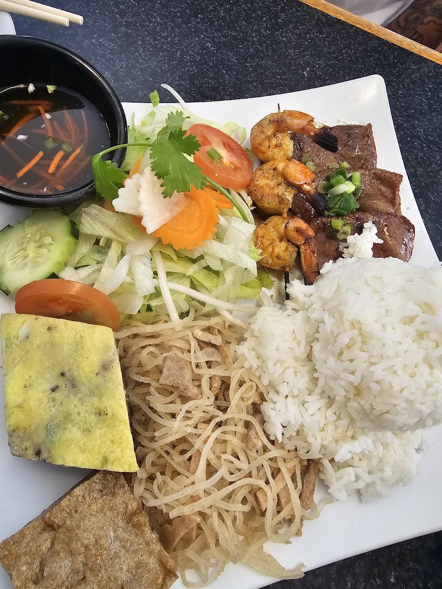 Hoa Viet Vietnamese Noodles & Grill Photos 9
