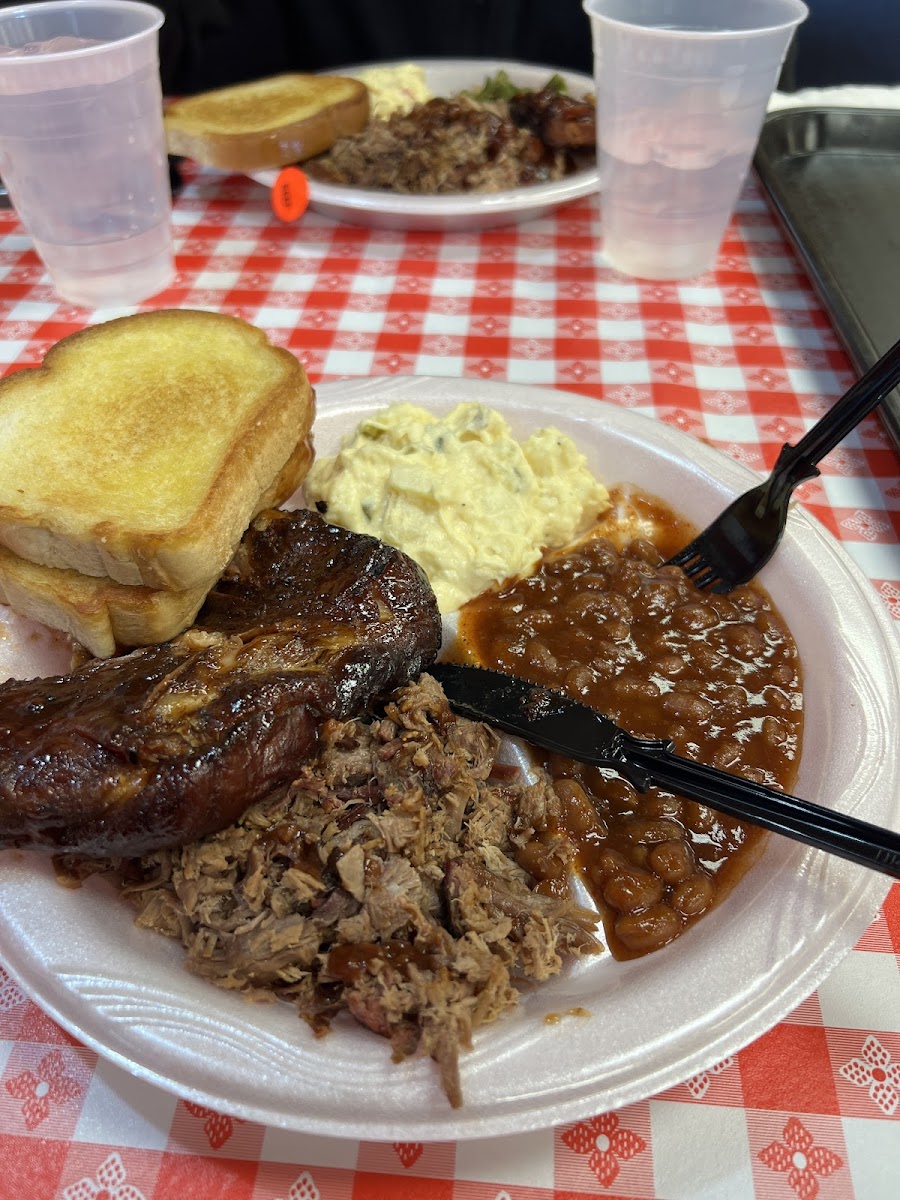 Hog Wild Pit Bar-B-Q Photos 2