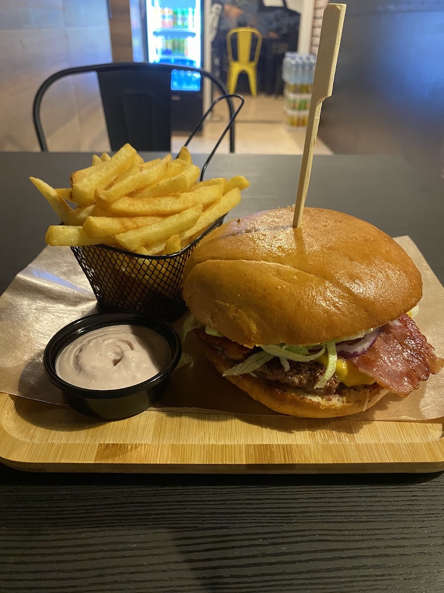 Hooligan Burgers - Warszawa Ursynów Photos 9