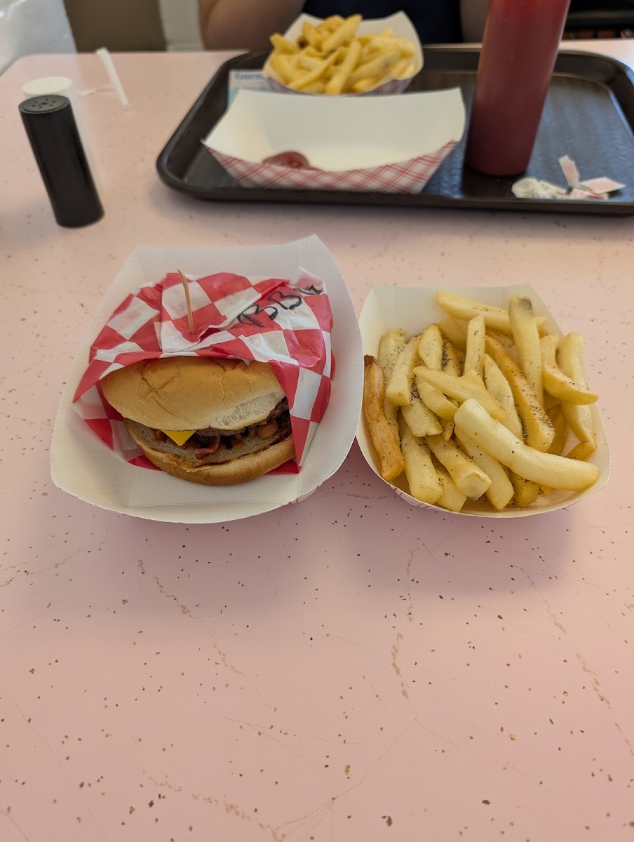 Howard's Drive In Photos 9