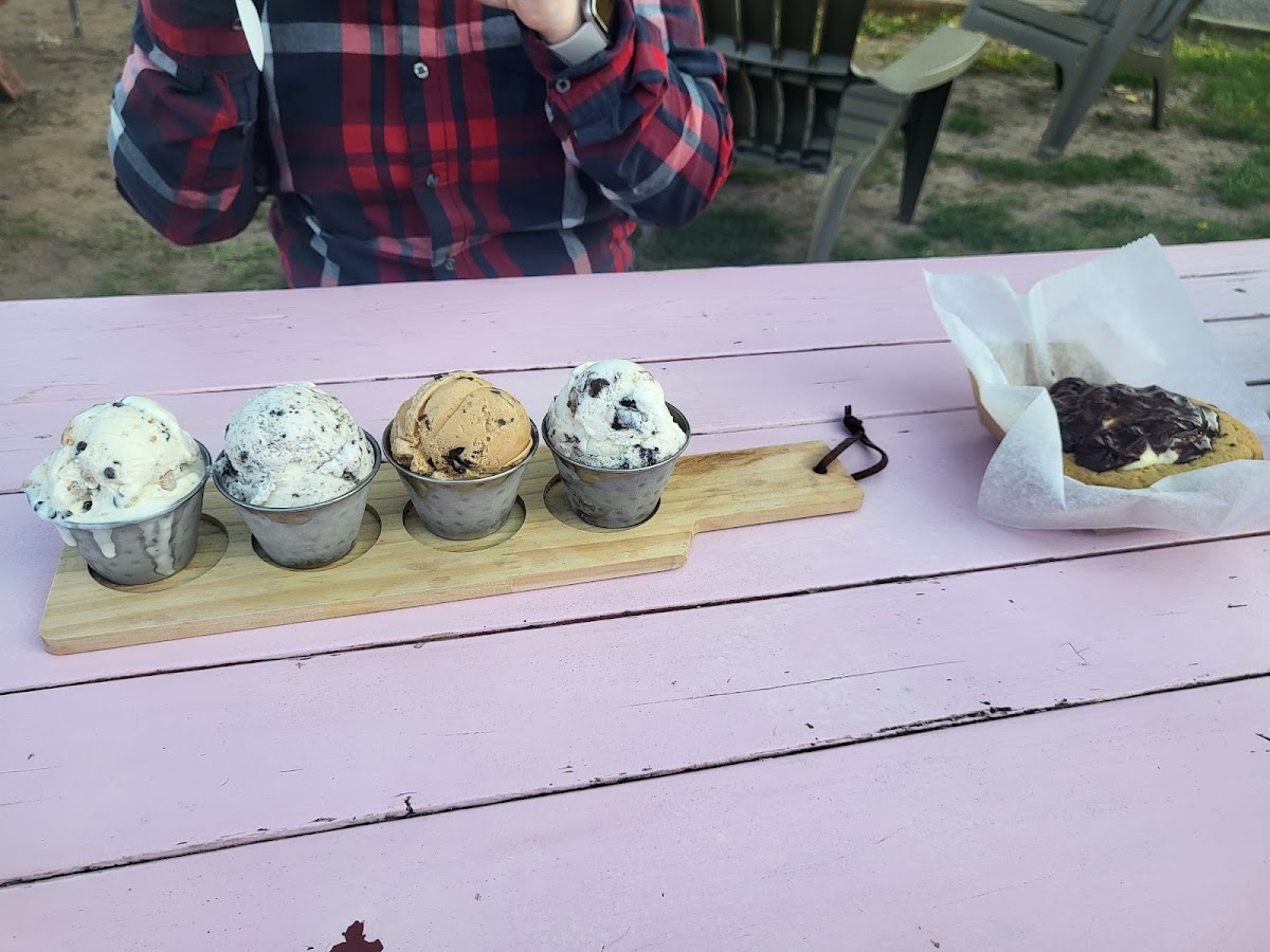 Humdoo Ice Cream Shop & Truck Photos 9
