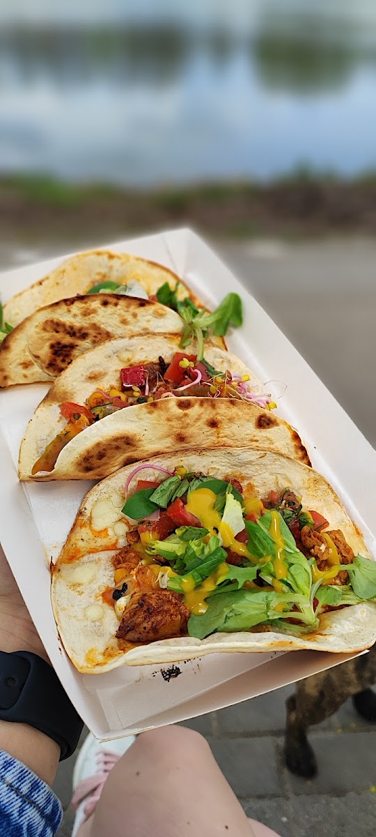 Huta Wita | Food Truck Park Photos 9