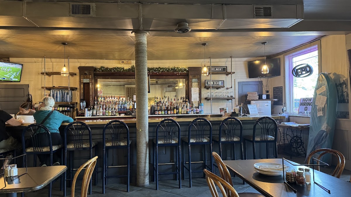 Ianni's In New Derry