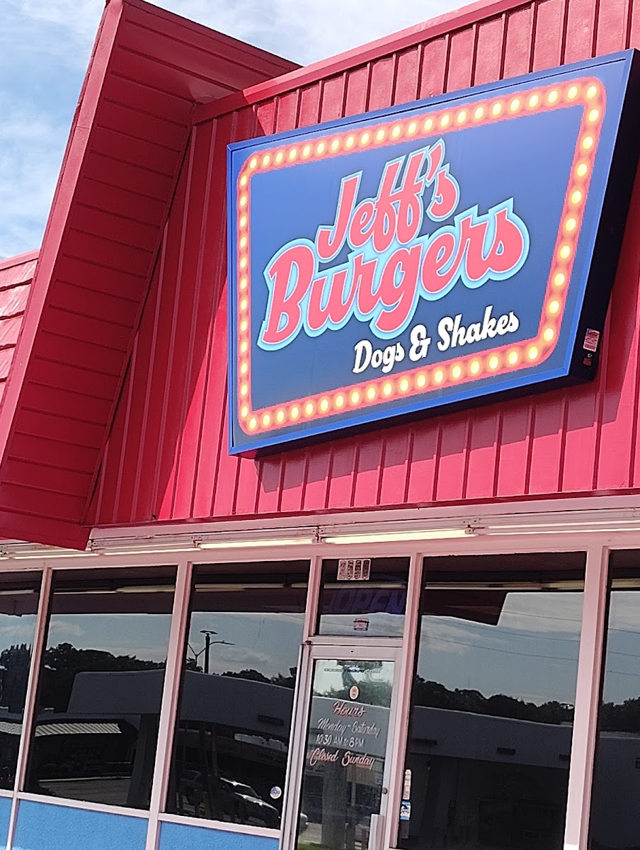 Jeff's Burgers, Dogs & Shakes