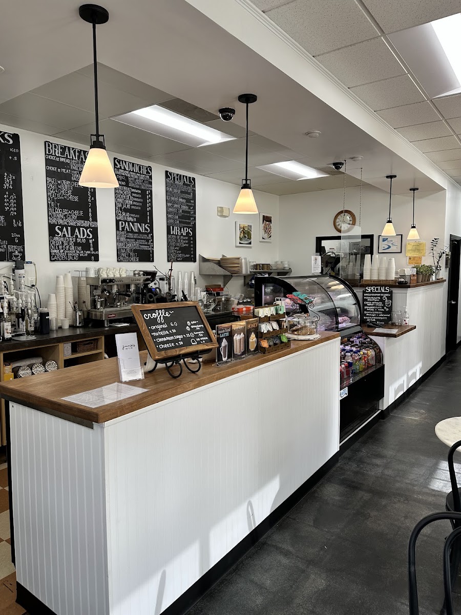 Jinnie's Cafe And Deli Photos 2
