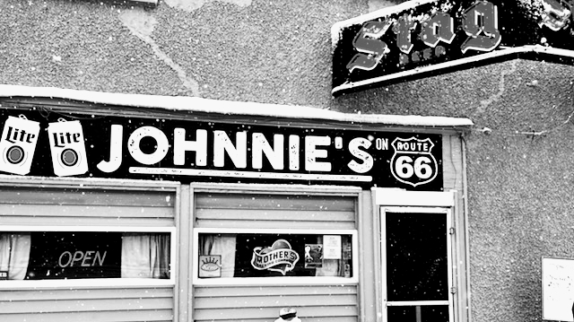 Johnnie's Bar And Grill